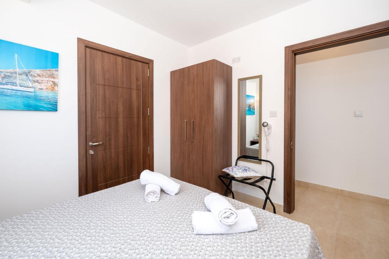 Islet Promenade Seafront Apartment With Large Corner Terrace By Getawaysmalta Σεντ Πόλς Μπέι Εξωτερικό φωτογραφία