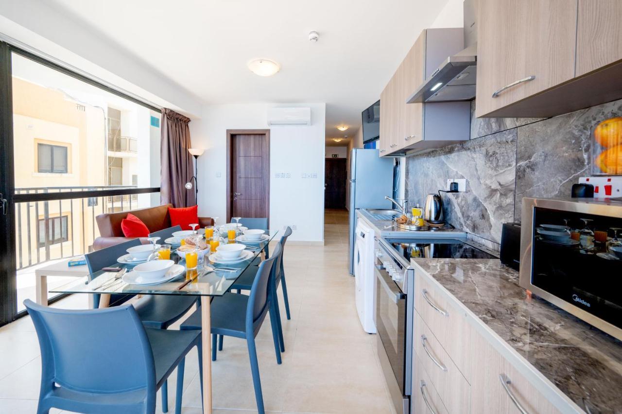 Islet Promenade Seafront Apartment With Large Corner Terrace By Getawaysmalta Σεντ Πόλς Μπέι Εξωτερικό φωτογραφία