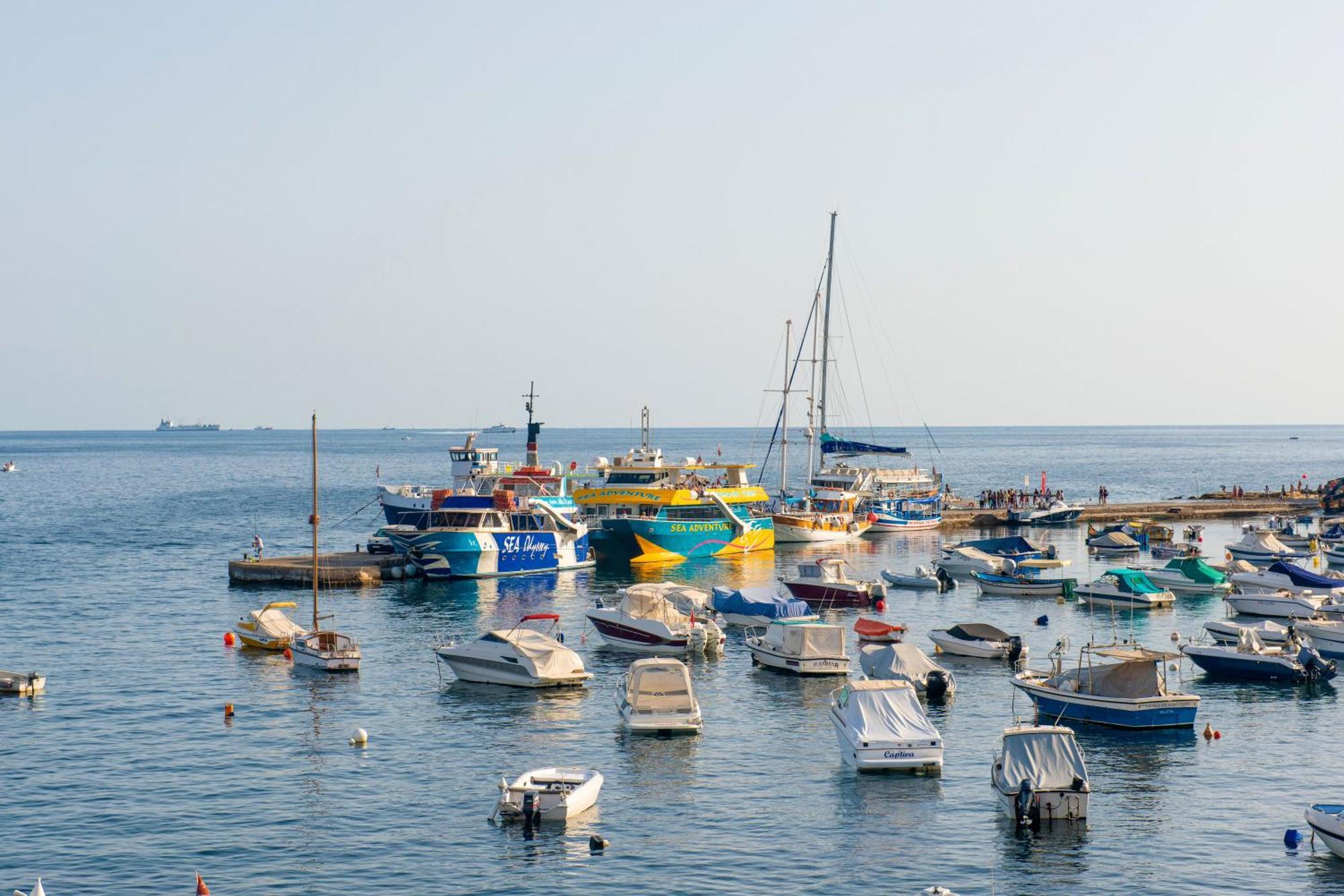 Islet Promenade Seafront Apartment With Large Corner Terrace By Getawaysmalta Σεντ Πόλς Μπέι Εξωτερικό φωτογραφία