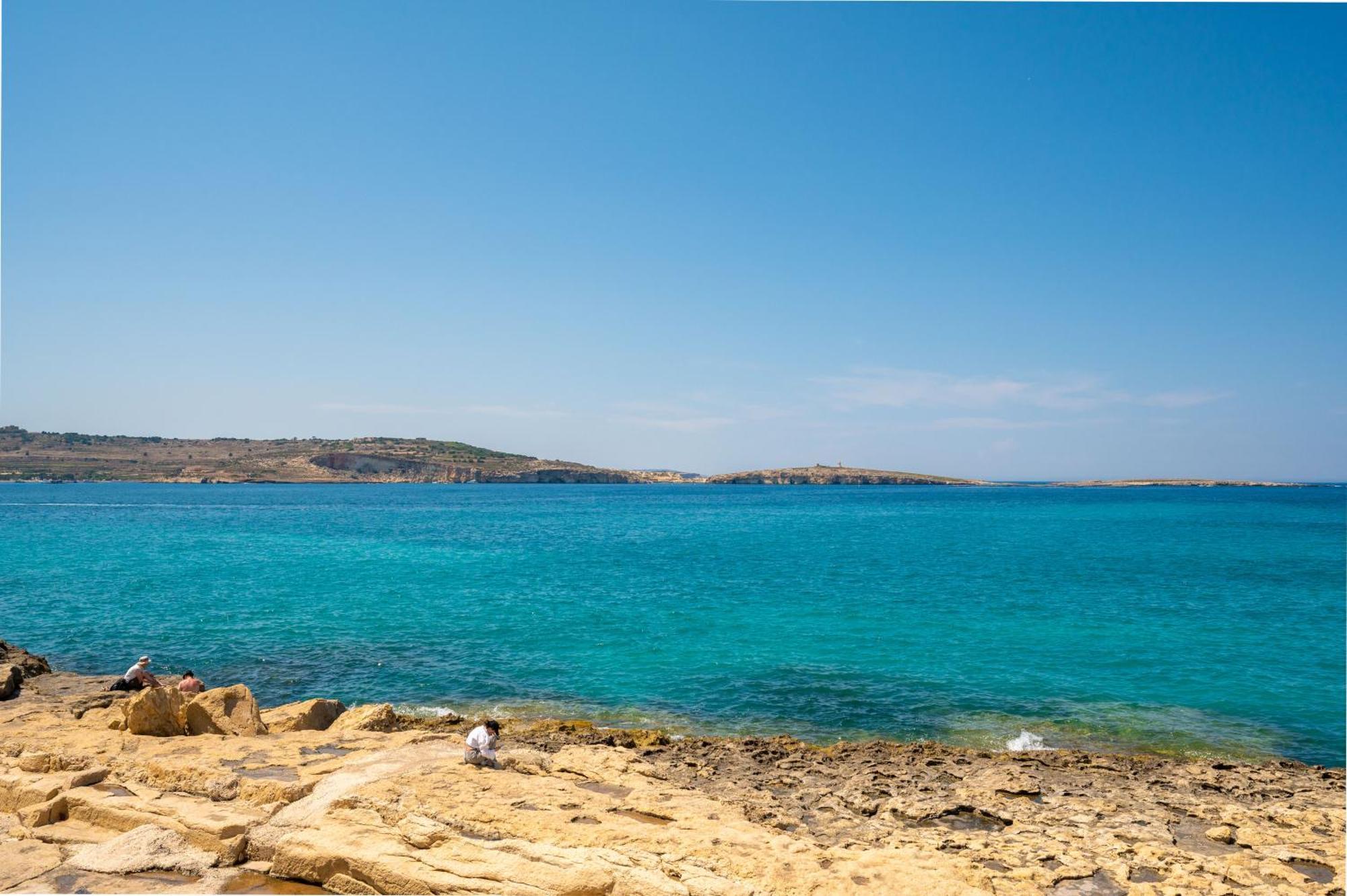 Islet Promenade Seafront Apartment With Large Corner Terrace By Getawaysmalta Σεντ Πόλς Μπέι Εξωτερικό φωτογραφία
